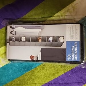 Hanging organizer for footwear